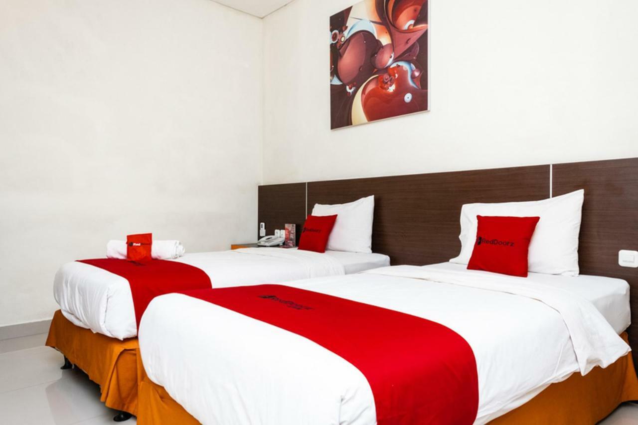 Hotel Reddoorz @ Pelita Raya Rappocini Makassar Exterior foto